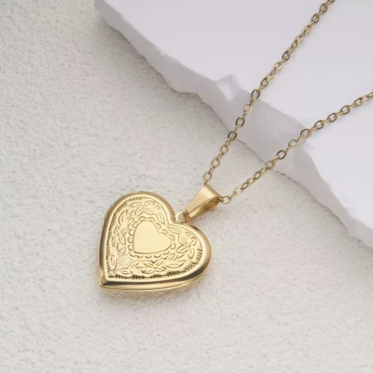 Heart Locket Necklace Photo - ロマンチックなハート型ロケットペンダント 女性用 ゴールド シルバーカラー ステンレス製 メモリアルネックレス