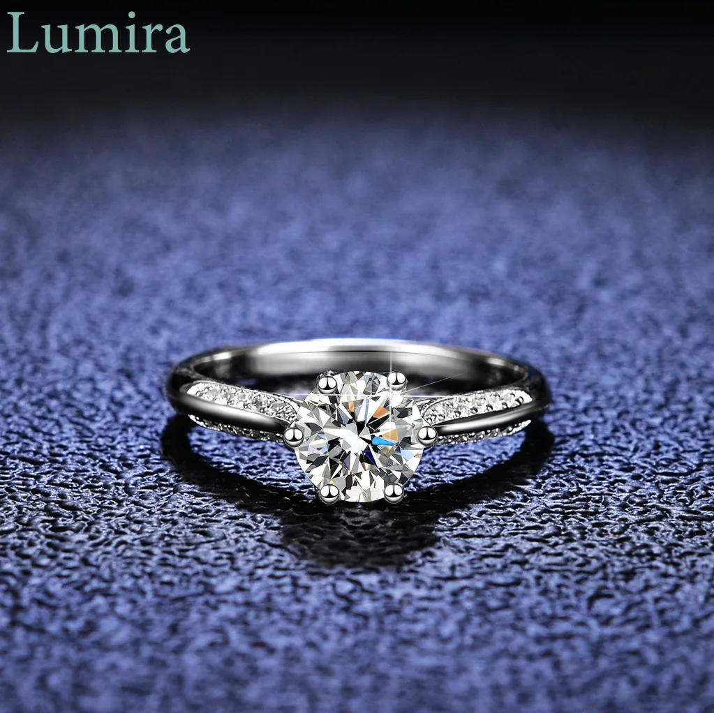 ルミラ 1カラット モアッサナイト エンゲージメントリング  - Moissanite Engagement Ring 1 Carat のレビューと価格