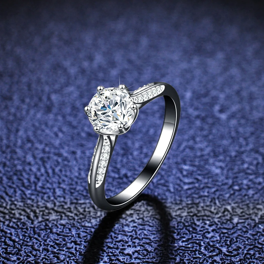 ルミラ 1カラット モアッサナイト エンゲージメントリング  - Moissanite Engagement Ring 1 Carat のレビューと価格