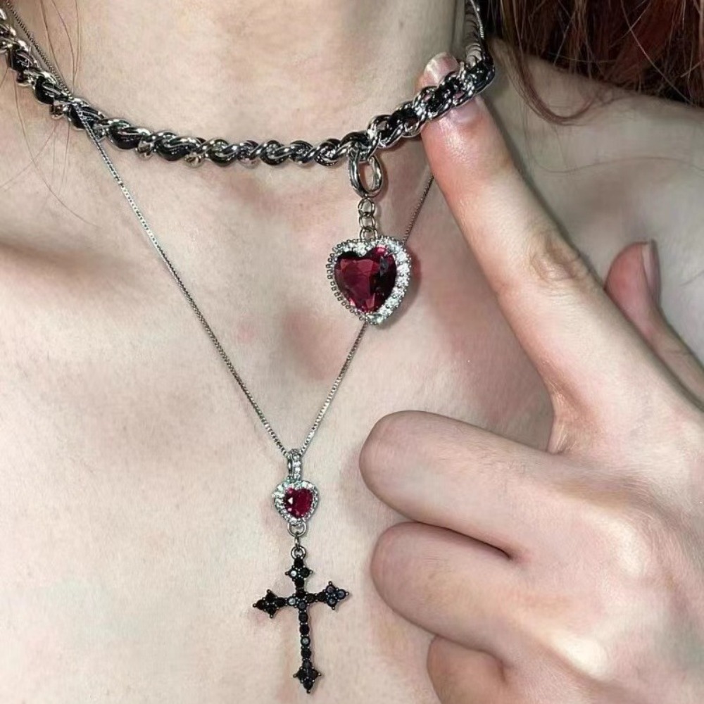 パンクグランジレッドハートクリスタルクロスペンダント二層シル - Layered Pendant Necklace Aesthetic のレビューと価格