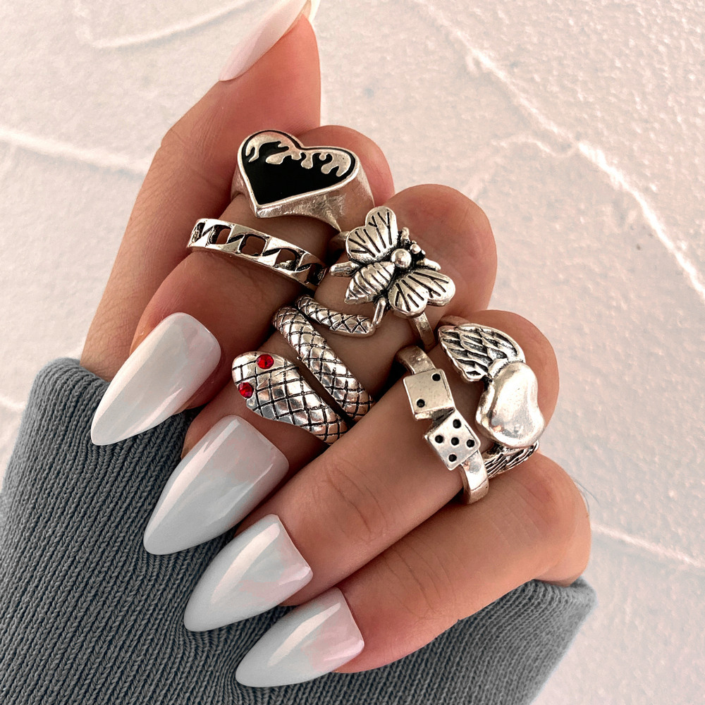 レディース向け、ヴィンテージ風パンク・スネーク・ナックルリン - Vintage Punk Knuckle Rings Set のレビューと価格